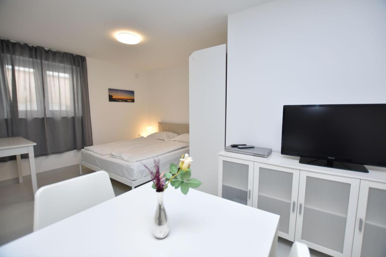 Apartments Leonardo Primošten Eksteriør billede